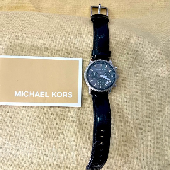 Michael Kors Leather Watch - Picture 4 of 5